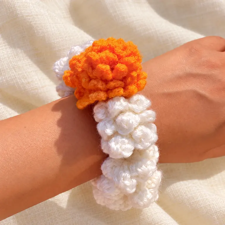 Marigold gajra — Marigold & white